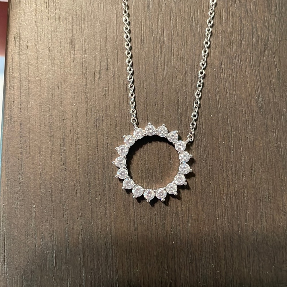 Gorgeous silver colour necklace with crystals